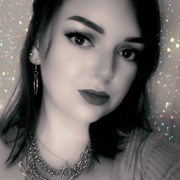 Meet your Posher, Hannah - Picture 1 of 1